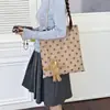 Bolsa Tote Suede Poá Preguiçosa Estilo Coreano para Mulheres Retro Outono/Inverno Versátil Grande Capacidade Leve para o Dia a Dia Bolsa de Ombro Único