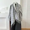 Bufanda de hilo transfronteriza europea y americana con letra H, moderna y a la moda, cálida y gruesa, con borlas largas, chal de doble cara y calentador de cuello
