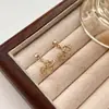 2025 Novas Argolas de Orelha Tecidas com Videira Sombra de Flor de Prata S925 Moda Versátil Joias Brincos de Tarraxa Brincos de Nicho de Alta Qualidade