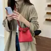 2026 Nuevo Bolso de Hombro Cruzado Tejido Versátil de Verano, Diseño de Nicho Bolso de Mano para Viajes de Negocios Moderno