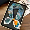 Pañuelo Cuadrado de 70 cm Nuevo Geométrico Bloque de Color Imitación Seda Moda Europea y Americana Turbante Pañuelo para el Cuello Chal Pequeño