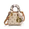 Bolsa Quadrada Pequena Feminina de Luxo Leve Lenço de Seda Mini Bolsa de Mão Infantil Retro Nicho Carta Transversal Bolsa Feminina Princesa Diana