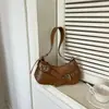 Moda de comercio exterior nicho 2026 bolsa vintage para axila de chica popular, bolso de hombro versátil, bolso pequeño tipo baguette versátil de alta gama
