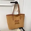 Nueva bolsa de mano transfronteriza para mujer, con cuero suave, tacto de alta calidad y gran capacidad, perfecta para el trabajo y se puede llevar al hombro o cruzada.