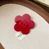 Grampo Lateral Quadrado com Flor de Resina, Simples, Moderno e Versátil, Presilha para Franja, Presilha Bico de Pato, Acessório de Cabelo Elegante e Sofisticado para Mulheres