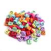 Paquete de 100 cuentas acrílicas cuadradas con doble agujero para letras mayúsculas y doble agujero, accesorios semiacabados.