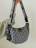 Bolsa Bordada con Correa Ancha, Bolso Cruzado de Hombro Único, Bolso Tipo Dumpling para Mujer, Bolso de Mujer al por Mayor Transfronterizo, Bolso de Tela de Alta Gama, Envío Directo de una Pieza