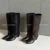 Botas de salto bloco com cadarço, design único de 5,5 cm para mulheres, bico fino, cano alto, estilo europeu e americano para inverno