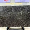 Fundo de parede de armário de TV com pedra de luxo natural Água-marinha, degrau de pedra de mármore personalizado para escada