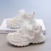 Sandálias Esportivas de Malha Vazada Simples para Meninas 2025 Verão Novo Versátil para Crianças Sapatos de Pai Estilo Nacional Sapatos de Malha com Laço