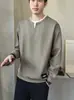 Elegante diseño de dos piezas, sudadera sin capucha para hombre, top casual de manga larga moderno para primavera/otoño, jersey versátil
