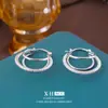 Ear Cuff Circular de Tres Capas con Incrustaciones de Diamantes Atmosférico Europeo y Americano Moda Versátil Simple para Viajes Diarios Pendientes Personalidad Lujo Ligero Joyería de Oreja de Gama Alta