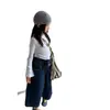 Camiseta de Otoño para Niña de 26 con Mangas de Campana, Top Blanco Elegante y Versátil de Manga Larga para Bebé para Usar por Encima y Como Capa