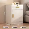 Mesa de Cabeceira Simples para Quarto Transfronteiriço com Armário com Chave Pequeno Armário de Armazenamento Econômico Armário Moderno com Gaveta
