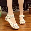 Zapatos de tela bordados antiguos de Beijing de verano, nuevos de tacón bajo, suela de res, para mujer, zapatos Hanfu, zapatos étnicos para baile cuadrado, zapatos de mujer