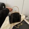 Bolso Cuadrado Pequeño de Estilo Nacional Chino Nuevo al por Mayor para Mujer, Bolso de Hombro Nuevo Primavera 2026 con Bordado de Mariposa, Bolso Cruzado de Moda