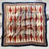 Nuevo bufanda geométrica de diamantes para primavera y otoño bufanda de seda artificial de alta calidad para combinar con camisa moderna bufanda decorativa versátil