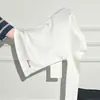 Camiseta Interior Blanca de Cuello Redondo para Mujer en Otoño con Mangas Largas, Top Jacquard Bordado de Alta Gama, Camiseta Ajustada con Hombro Derecho Ins
