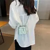 Bolsa Caixinha de Bordado com Pedrarias para Mulheres 2026 Nova Tendência de Verão Versátil Bolsa Transversal com Corrente Super Popular Pequena Bolsa Quadrada