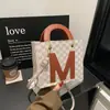 Bolso Pequeño Cuadrado Estampado Retro Europeo y Americano Transfronterizo para Mujer 2026 Nuevo Estilo Bolso de Hombro Cruzado Versátil de Alta Gama