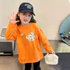 Camiseta de manga larga 100% algodón para niñas, nuevo modelo primavera y otoño 2026, top moderno estilo coreano para niños mayores, camiseta básica de cuello redondo