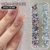Caixa com 12 Compartimentos de Strass Mini para Nail Art em Resina, Strass Acrílico Coloridos Mistos de Fundo Plano e Formato Irregular para Decoração de Nail Art