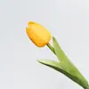 Tulipán de simulación PU mini flor de sujeción tacto de mano fábrica al por mayor suministro transfronterizo ramo foto boda hogar