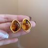 Pendientes de botón geométricos de resina marrón con aceite de gota de aguja plateada, pendientes elegantes retro franceses, pendientes elegantes de lujo ligero, venta al por mayor de fábrica