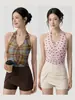 Top de yoga con cuello halter y copas fijas, camiseta sin mangas deportiva estampada, pliegues centrales delanteros, corte ajustado, adecuado para usar al aire libre, camiseta sin mangas de fitness para mujer
