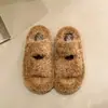 Zapatillas de felpa de algodón, de suela gruesa y que aumentan la altura, diseño moderno, colección otoño/invierno 2026, diseño de una tira con cierre de velcro, zapatillas cálidas y mullidas
