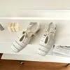 Sandalias Romanas Tejidas Artísticas Caladas Transpirables Cómodas con Tacón de Cuña 2026 Tacón Medio de Tira Cruzada Punta Redonda Espalda Abierta para Mujer