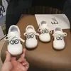 Nuevos Zapatos Deportivos Infantiles para Primavera 2026 para Niños y Niñas con Velcro, Ojos de Dibujos Animados, Zapatos Casuales Versátiles, Resistentes al Desgaste