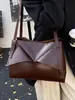 Bolsa Tote Retro Transfronteiriça para Mulheres 2025 Inverno Nova Tendência Grande Capacidade Design de Nicho Bolsa de Ombro/Axila