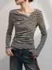 Camiseta de Manga Larga Rayada con Hombro Asimétrico para Mujer 2025 Otoño Temprano Nuevo Top Irregular