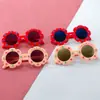 Óculos de sol infantis para meninas, óculos de sol decorativos fofos com flor e letra, óculos de sol à prova de UV para viagens de verão na praia