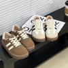 Sapatos Macios de Novo Estilo com Solados Grossos e Forro de Pelúcia 2024 Sapatos Casuais Versáteis para Mulheres Sapatos de Treino Moral que Aumentam a Altura com Solados Macios e Grossos