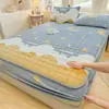 Nueva funda de cama acolchada de terciopelo de leche engrosada clase A, cálida de invierno, agradable al tacto, sábana, juego completo de tres piezas para estudiante
