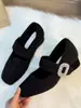 Sapatos Mary Jane Peludos Quadrados Pretos para Mulheres Baixas, com Aumento Oculto de Altura, Sapatos de Salto Alto Forrados com Lã de Inverno com Tiras de Velcro