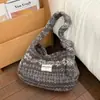Bolsa Bolsa Transversal Moda Feminina Inverno Bolsa de Balde Pelúcia Versátil Casual para o Dia a Dia Bolsa de Ombro Simples Bolsa de Axila