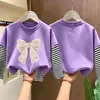 Camiseta de algodón puro para niña, estilo falso dos piezas, manga larga, nuevo estilo primavera y otoño 2026, top lindo para niñas pequeñas