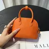 Mini bolso concha de piel de vacuno de plena flor con patrón de lichi y cadena, adecuado para monedas, llaves, lápiz labial, bolso de hombro o cruzado para mujer