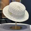 Chapéu de Sol de Palha com Aba Larga e Proteção contra Vento para Praia, Chapéu de Palha Vintage Estilo Old Money de Topo Plano para Mulheres, Chapéu de Palha Elegante Vazado para Férias