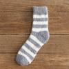 Meias de lã coral para homens de inverno forradas de lã espessadas para casa meias de pelúcia outono e inverno toalha quente para dormir meias de comprimento médio