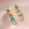 Aretes para Mujer, Aretes de Flor Corazón con Circonita Micro-pavimentada de Cobre, Nueva Moda de Nicho, Diseño Simple, Joyería de Temperamento y Versátil