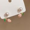 Pendientes de tuerca de perla de tulipán rosa elegante elegante elegante, pendientes de socialité de moda, pendientes de diseño de nicho de alta gama