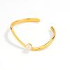 Pulseira de Pérolas Irregulares em Forma de C Design de Nicho Estilo Celebridade Pérola Incrustada Empilhável Banho de Ouro Pulseira Aberta