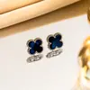 Brincos transfronteiriços de aço inoxidável brincos de pino trevo de quatro folhas mulheres luxo leve minimalista brincos de ouro 18k brincos de pino pequenos e nichados de aço titânio