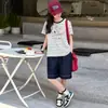 Ropa de Niña Transfronteriza Verano 2026 Nuevo Estilo Camiseta de Manga Corta Rayada de Algodón Puro Conjunto de Dos Piezas con Shorts de Mezclilla