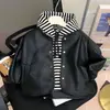 Roupa de Outono Infantil Estilosa Meninas Novidades Outono 2026 Crianças Meninos Meninas Bebê Jaqueta de Couro Top de Couro Tendência