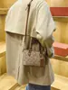 Elegante bolsa de mão pequena para mulheres, nova bolsa de balde pequena estilo vintage coreano 2026, estilo monograma versátil, bolsa de ombro e transversal estilosa